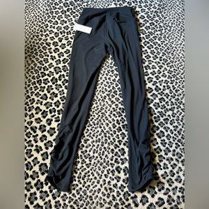 🆕 Gilly Hicks Recharge Leggings
